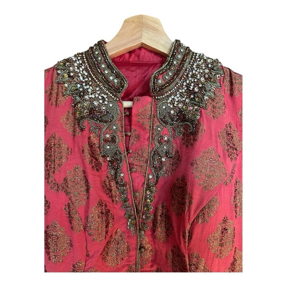 Elegant Sleeveless Coral colored Kurta Top with Exquisite Detailed Beadwork - Picture 2 of 5